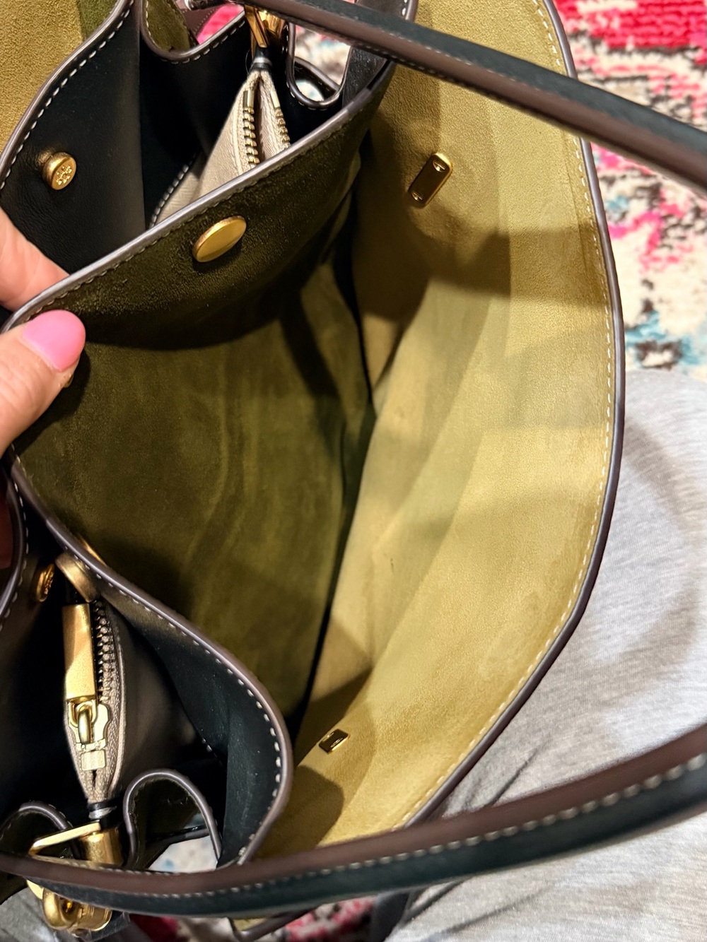 Tory Burch Lee Radziwill Olive Green Leather Tote with Gold Hardware - Picture 3 of 13